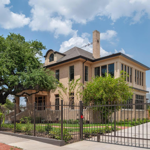 Hochglaube & DeBorde, PC