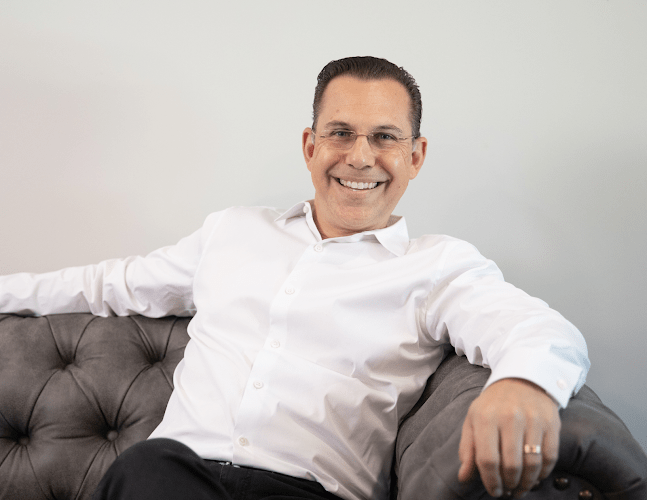 Tragos, Sartes & Tragos