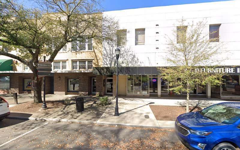 Lee & Smith Law Offices: Lee Kenneth E