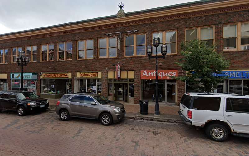 Maki & Overom Chartered