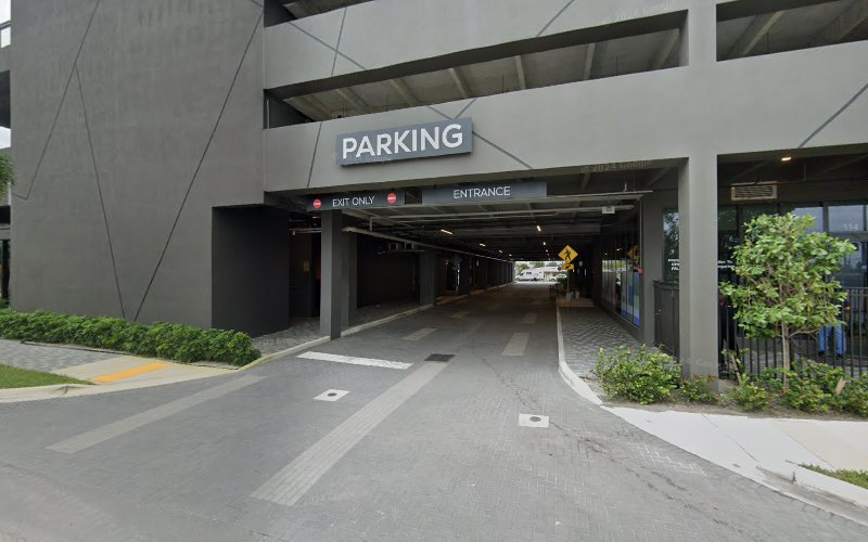 Larry Tolchinsky, Esq.